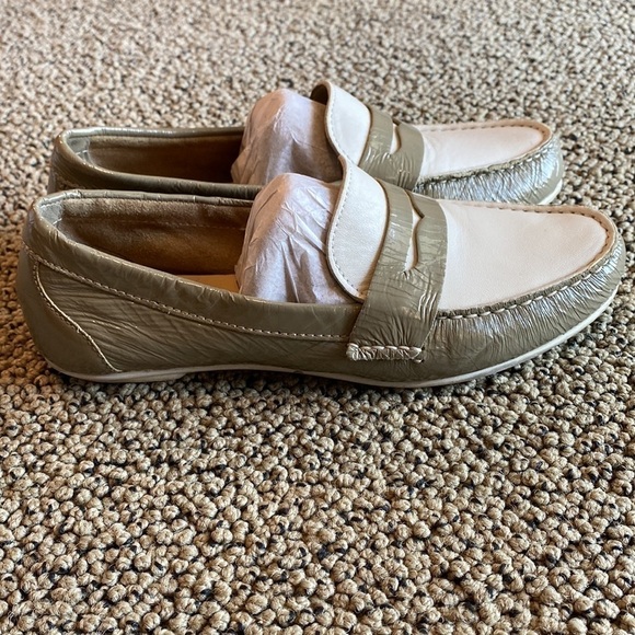 Cole Haan Patent Leather & Leather Loafers Women’s Size 5 in Gray & White EUC - Picture 4 of 9